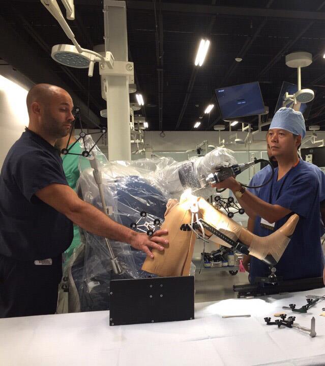 Hai việc nhất định phải làm của bác sĩ Vũ Nhất Định